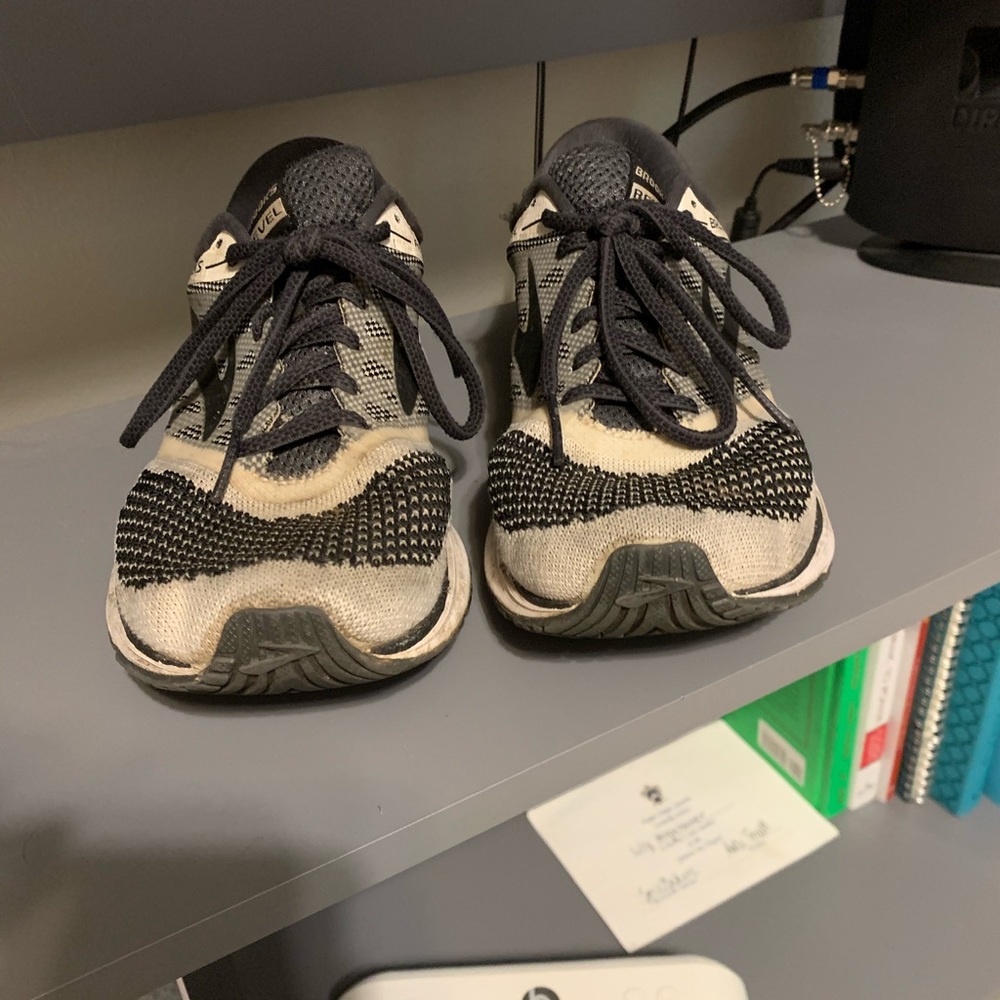 BROOKS RUNNING SHOES - Picture 2 of 3